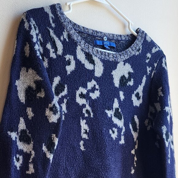 Apt. 9 Blue/Gray Abstract Animal Print Scoop Neck Sweater Size Medium - Picture 2 of 13